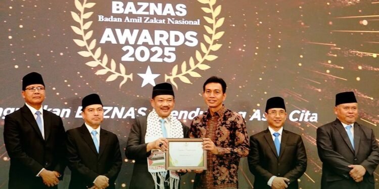 Bupati Fadhil Arief Sabet Dua Penghargaan dari Inews TV