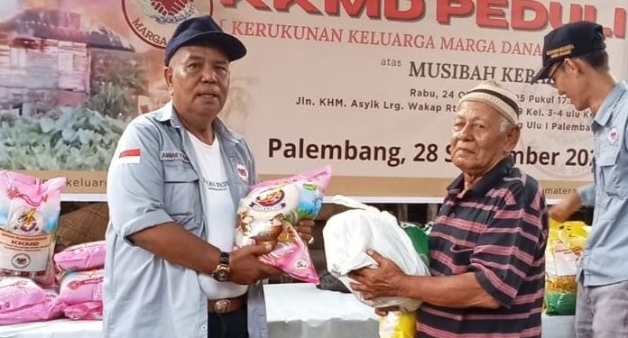 KKMD Berikan Bantuan Musibah Kebakaran di Kelurahan 3 dan 4 Ulu Kota Palembang