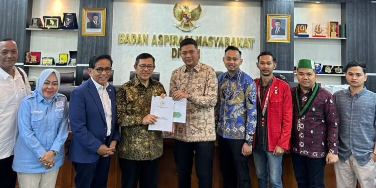 Ketua DPRD Provinsi Jambi Sampaikan Aspirasi Aliansi Masyarakat Jambi ke Senayan