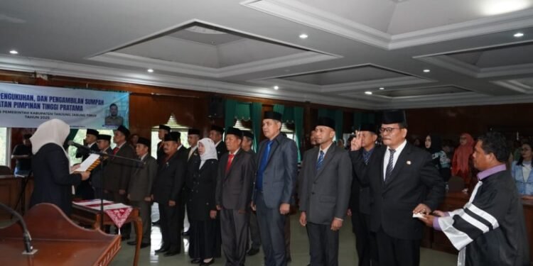 Bupati Dillah Lantik 19 Pejabat Eselon II