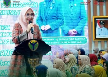 Ketua TP-PKK Kabupaten Batang Hari Menutup Acara Talk Show Bangga Kencana 2025