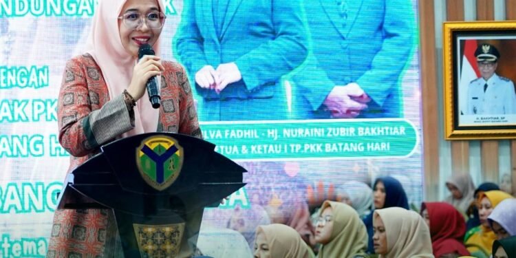 Ketua TP-PKK Kabupaten Batang Hari Menutup Acara Talk Show Bangga Kencana 2025   