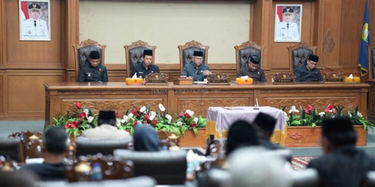 Bupati Bambang Bayu Suseno Hadiri Rapat Paripurna DPRD Muaro Jambi