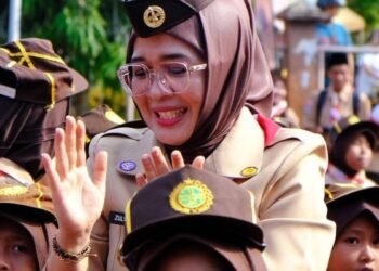 Ketua TP-PKK Batang Hari Pembina Upacara Peringatn Hari Pramuka ke 64
