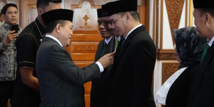 Gubernur Al Haris Lantik Direksi Baru Bank Jambi