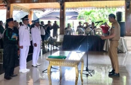 Bupati Fadhil Arief Lantik Dua Penjabat Kepala Desa