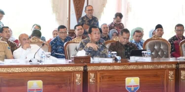 Bupati Bambang Bayu Suseno Mengikuti Rakor Infrastuktur