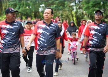 Bupati Bambang Bayu Suseno Ikuti Jalan Sehat dengan Ribuan Masyarakat