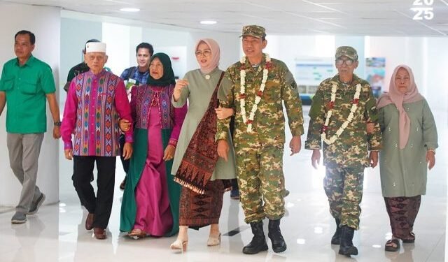 Kedatangan Bupati Fadhil Arief dan dan Wakil Bupati Bakhtiar Disambut di Bandara Bandara Sultan Thaha Saifudin