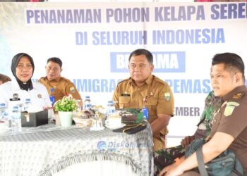 Sekda Muaro Jambi dan Kalapas Perempuan Kelas II B Tanam Kelapa