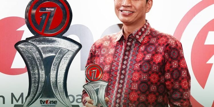 Bupati Fadhil Arief Satu Satunya Kepala Daerah di Indonesia Menerima Penghargaan dari TV One
