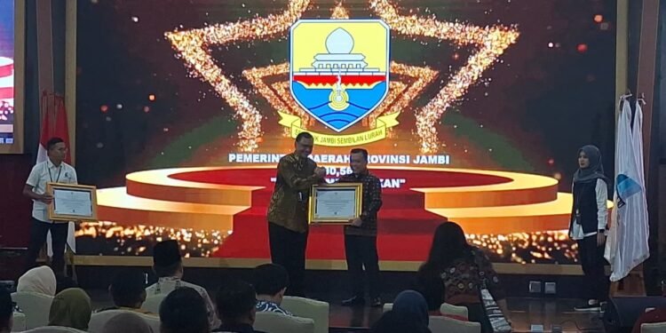 Gubernur Jambi Raih Penghargaan Akreditasi Kearsipan Tingkat Nasional