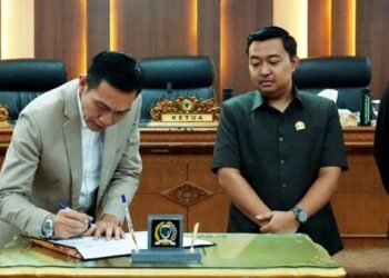 Bupati Fadhil Arief Hadiri Paripurna DPRD Batang Hari