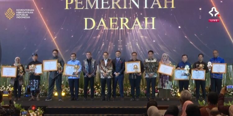 Gubernur Al Haris Terima Penghargaan dari Kementerian Kebudayaan