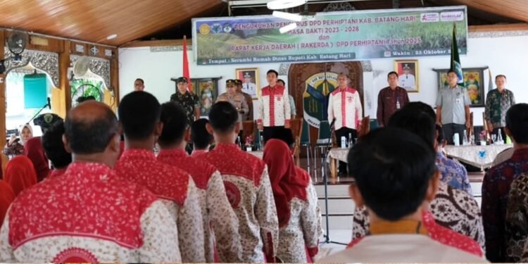 Bupati Fadhil Arief Kukuhkan DPD Perhimpunan Penyuluh Pertanian Indonesia