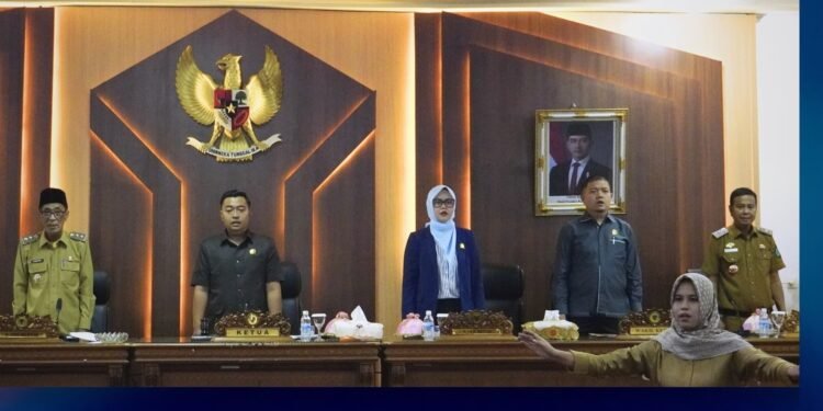 Rapat DPRD Batang Hari Penyampaian Jawaban Dewan Atas Dua Ranperda Inisiatif