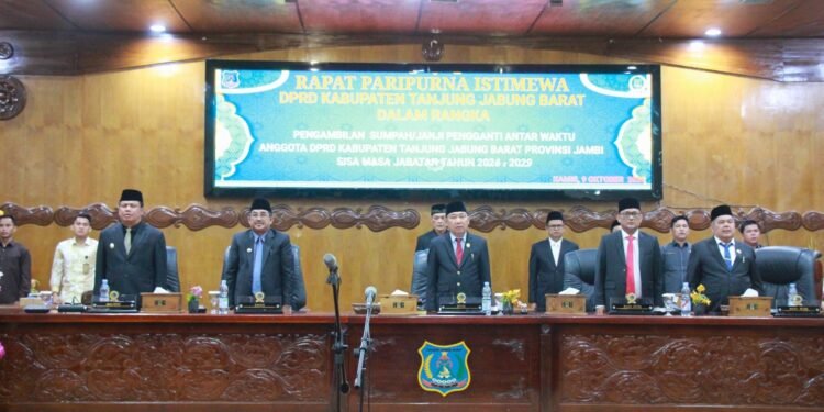 Bupati Anwar Sadat Hadiri Rapat Paripurna Istimewa DPRD Tanjab Barat   