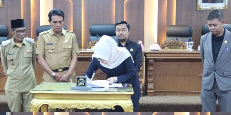DPRD Batang Hari Menggelar Rapat Paripurna Penandatanganan Nota Kesepakatan KUA PPAS