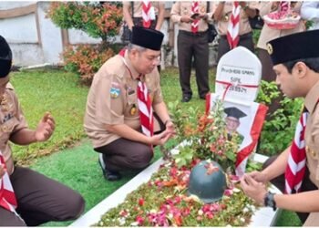 Ketua DPRD Kota Jambi Ziarah ke TMP Bersama Kwartir Pramuka