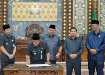 DPRD Kota Jambi Bersama Pemkot Tandatangani Ranperda