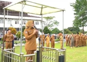 Bupati Dillah Pimpin Apel Pasca Libur Idul Fitri 2025   