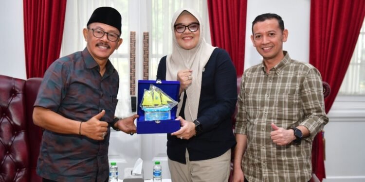 Pemkab Tanjab Timur Studi Banding ke Indramayu Jawa Barat   