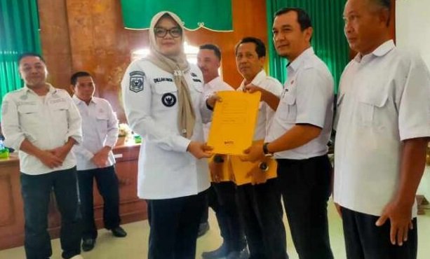 Bupati Dillah Menyerahkan SPPT dan PBB Sektor Pedesaan dan Perkotaan
