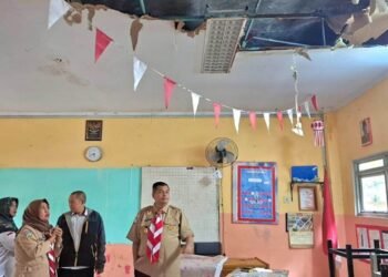 Ketua DPRD Kota Jambi Tinjau SMPN 7 yang Mengalami Kerusakan