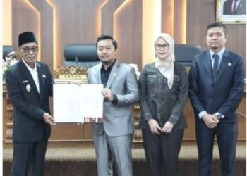 DPRD Batang Rapat Paripurna Penandatanganan Berita Acara Nota Kesepakatan