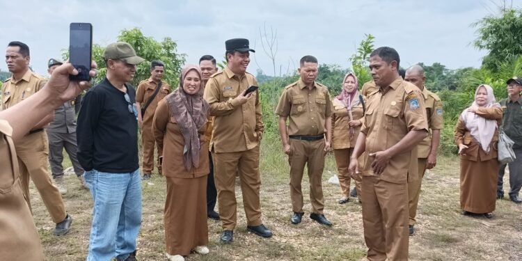 Wakil Bupati Tanjung Jabung Barat Tinjau Lokasi Rencana Pembangunan TPST