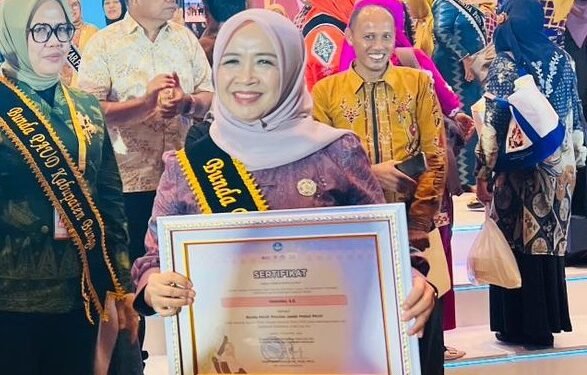 Hj. Hesti Haris Mendapat Penghargaan Nasional sebagai Bunda PAUD Peduli 2025