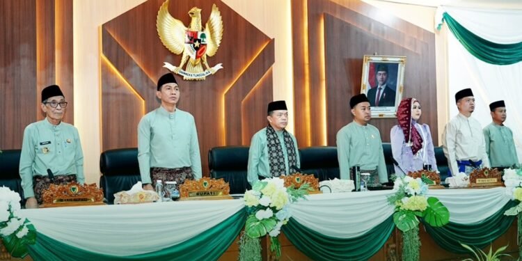 Bupati Fadhil Arief  Hadiri Rapat Paripurna Dalam Rangka HUT ke 77 Kabupaten Batang Hari