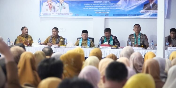 Gubernur Al Haris Kumpulkan Semua Kepala Sekolah Setingkat SLTA