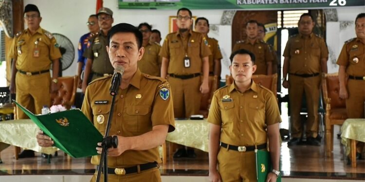 Bupati Fadhil Arief  Mengangkat PPPK Paruh Waktu