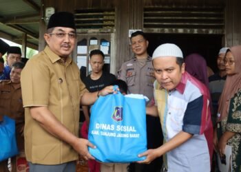 Bupati Anwar Sadat Kunjungi Warga Korban Kebakaran di Desa Jati Mas