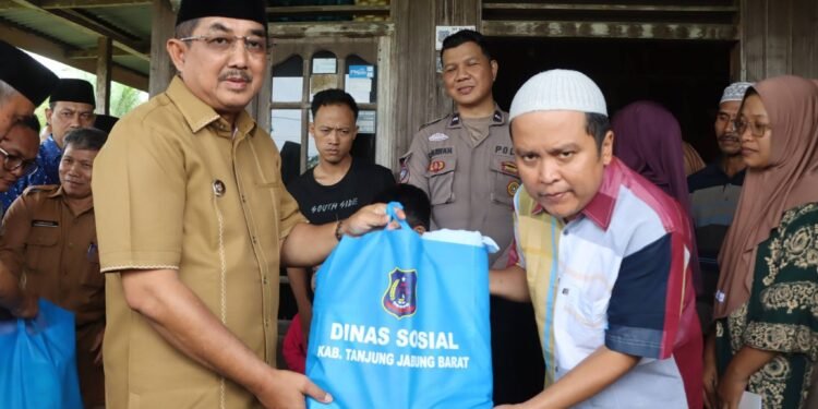 Bupati Anwar Sadat Kunjungi Warga Korban Kebakaran di Desa Jati Mas