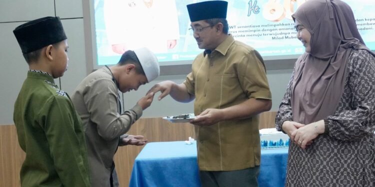 Bupati Anwar Sadat Santuni 100 Anak Yatim