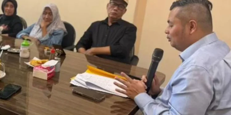 Ketua DPRD Kota Jambi Terima Silaturahmi Emak-emak Menyampaikan Aspirasi