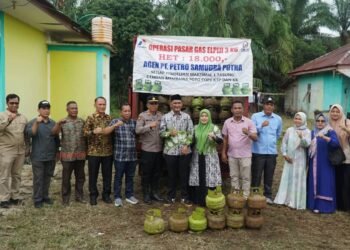 Bupati Sarolangun Tinjau Langsung OP Gas 3 Kg di Kec Air Hitam