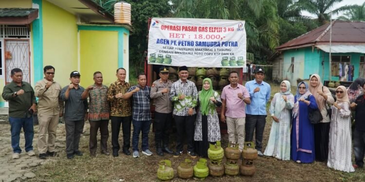 Bupati Sarolangun Tinjau Langsung OP Gas 3 Kg di Kec Air Hitam