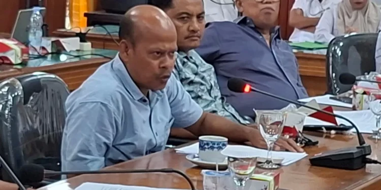 Anggota DPRD Batang Hari Gebrak Meja Berang dengan PT. SPI