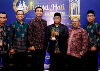 Bupati Fadhil Arief Mendapat Penghargaan Pemimpin Daerah Berdedikasi dan Pedulian Sosial