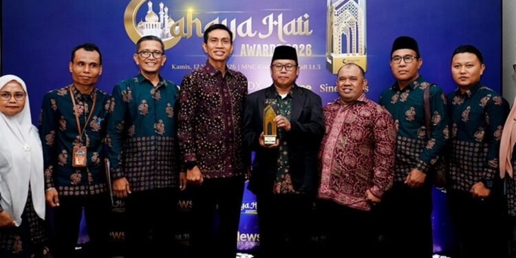 Bupati Fadhil Arief Mendapat Penghargaan Pemimpin Daerah Berdedikasi dan Pedulian Sosial