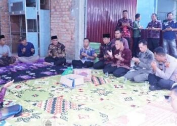 Bupati Hurmin Kunjungi Rumah Duka Korban Tanah Longsor PETI