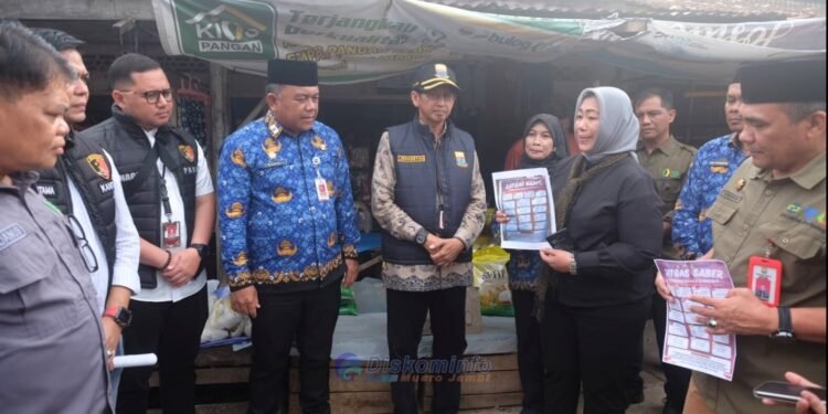 Sekda Muaro Jambi Dampingi Direktur Penganekaragaman Konsumsi Pangan Bapanas Melakukan Sidak