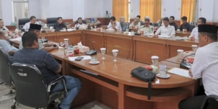 DPRD Batang Hari Menggelar Rapat Dengar Pendapat