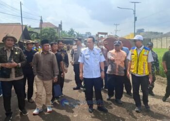 Bupati Muarao Jambi Tinjau Pembangunan Jalan Talang Duku