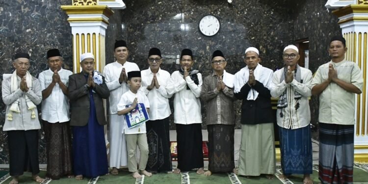 Wakil Bupati Batang Hari Beserta Keluarga Shalat Idul di Masjid Al-Barokah Muara