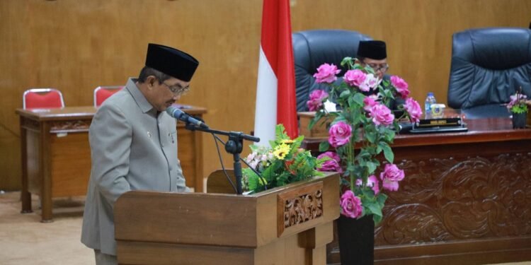 Bupati Anwar Sadat Hadiri Rapat Paripurna DPRD