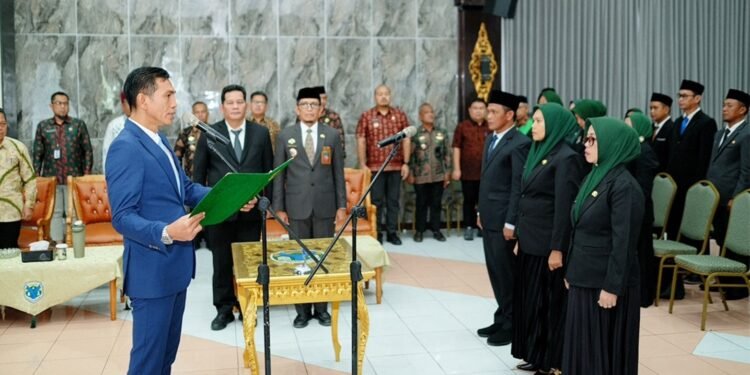 Bupati Fadhil Arief Lantikan Pejabat Administrator dan Fungsional